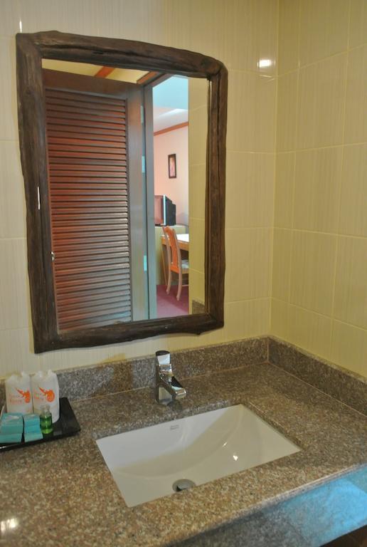 Chaikana Thani Hotel Phatthalung Bagian luar foto
